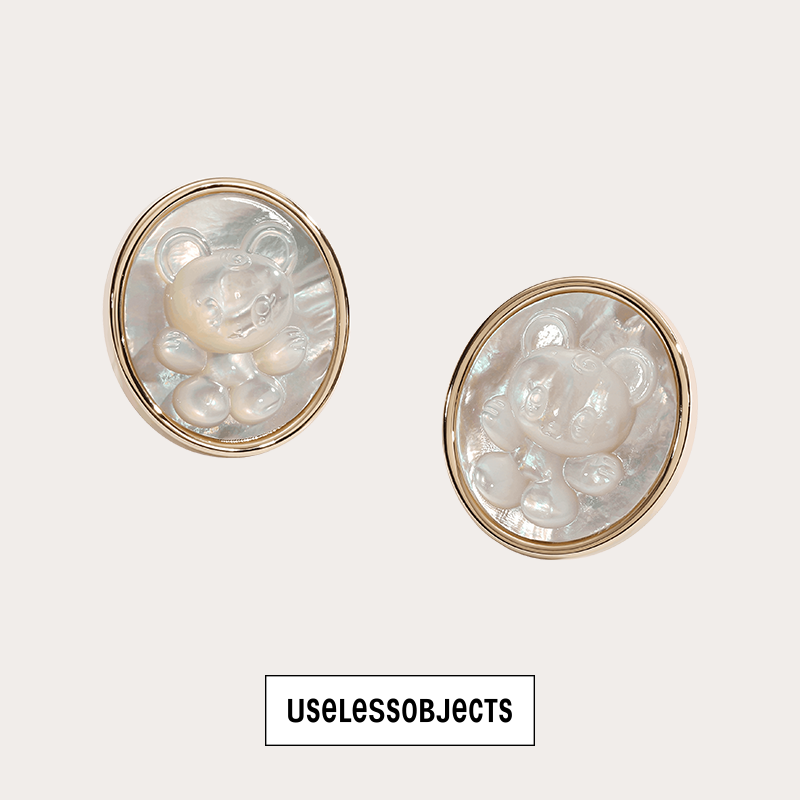 Feifei Carved Mother-of-Pearl Earring Clip