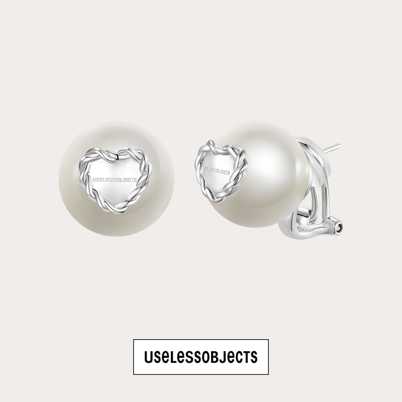 Essential Pearl stud earrings